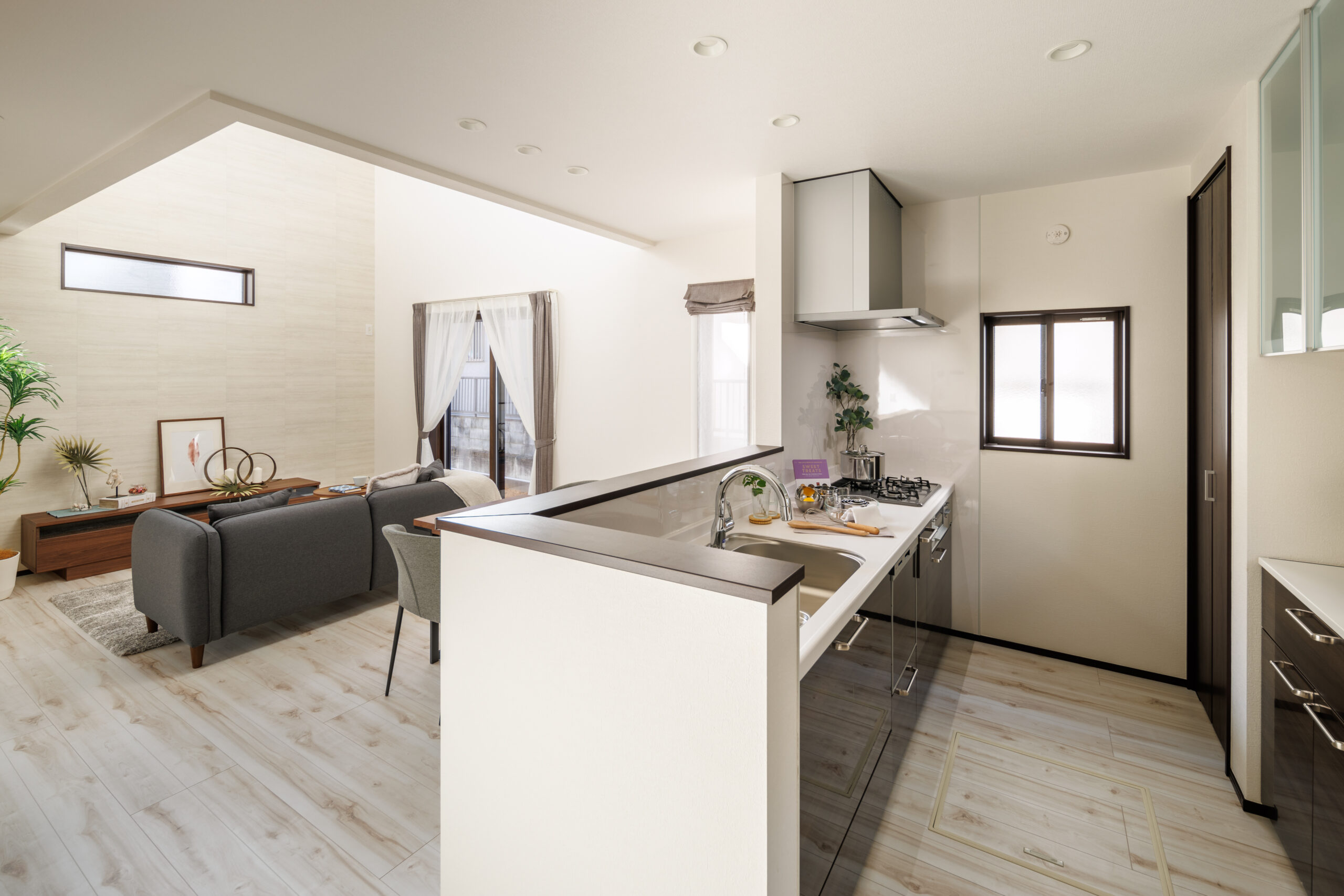 光を取り込む南側吹き抜けのある、開放的な住まい