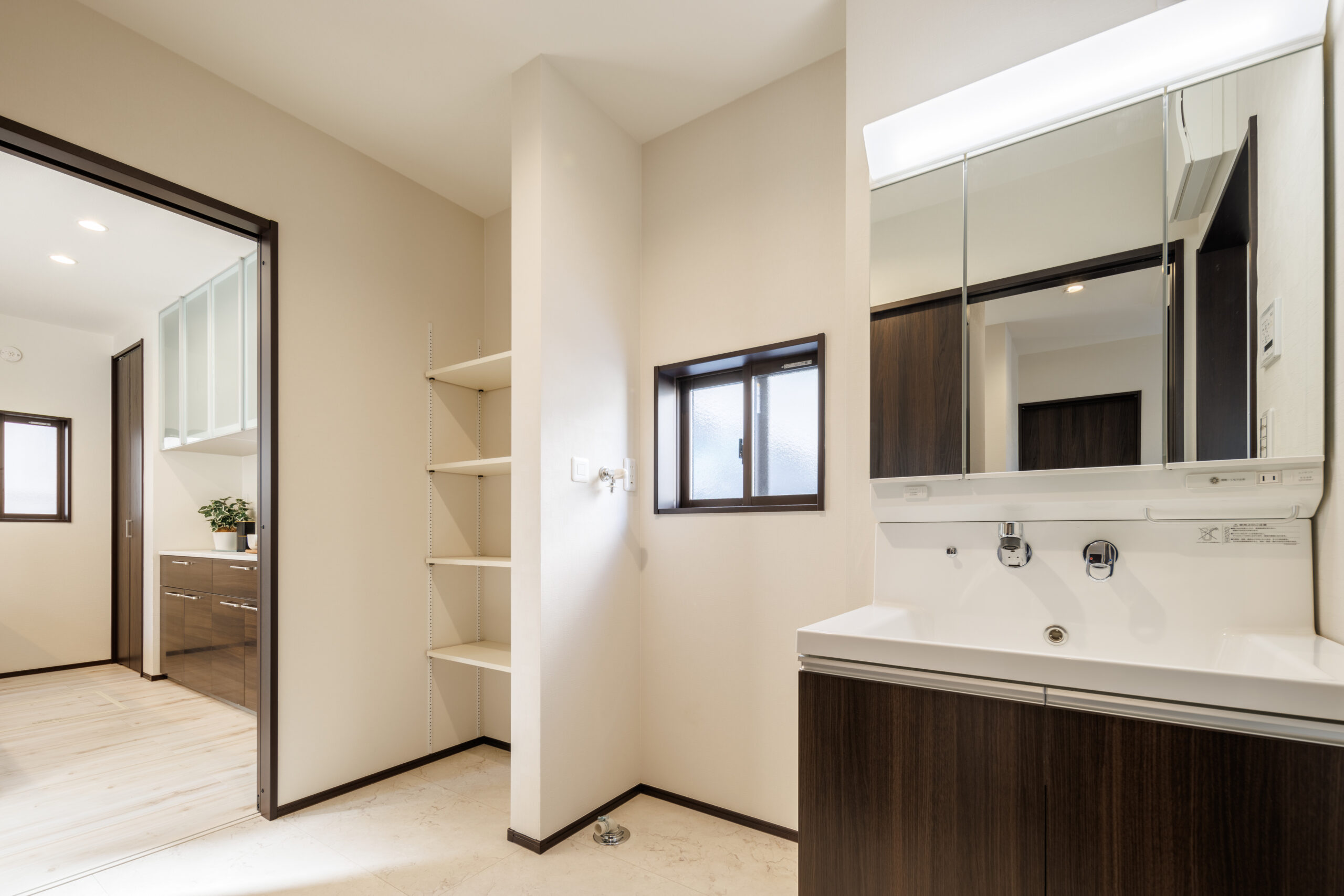 光を取り込む南側吹き抜けのある、開放的な住まい