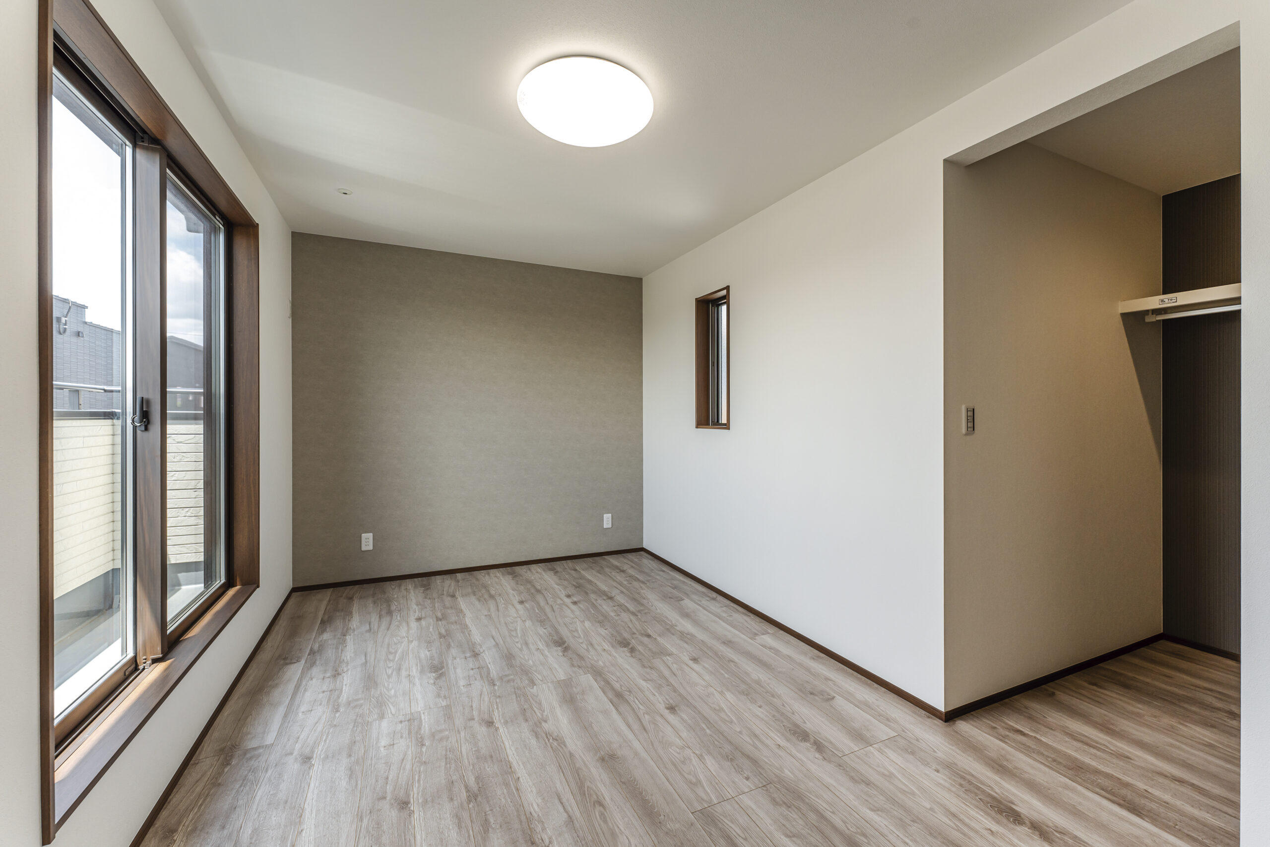 南向きの光に包まれる、心地よい家族のラウンジ。