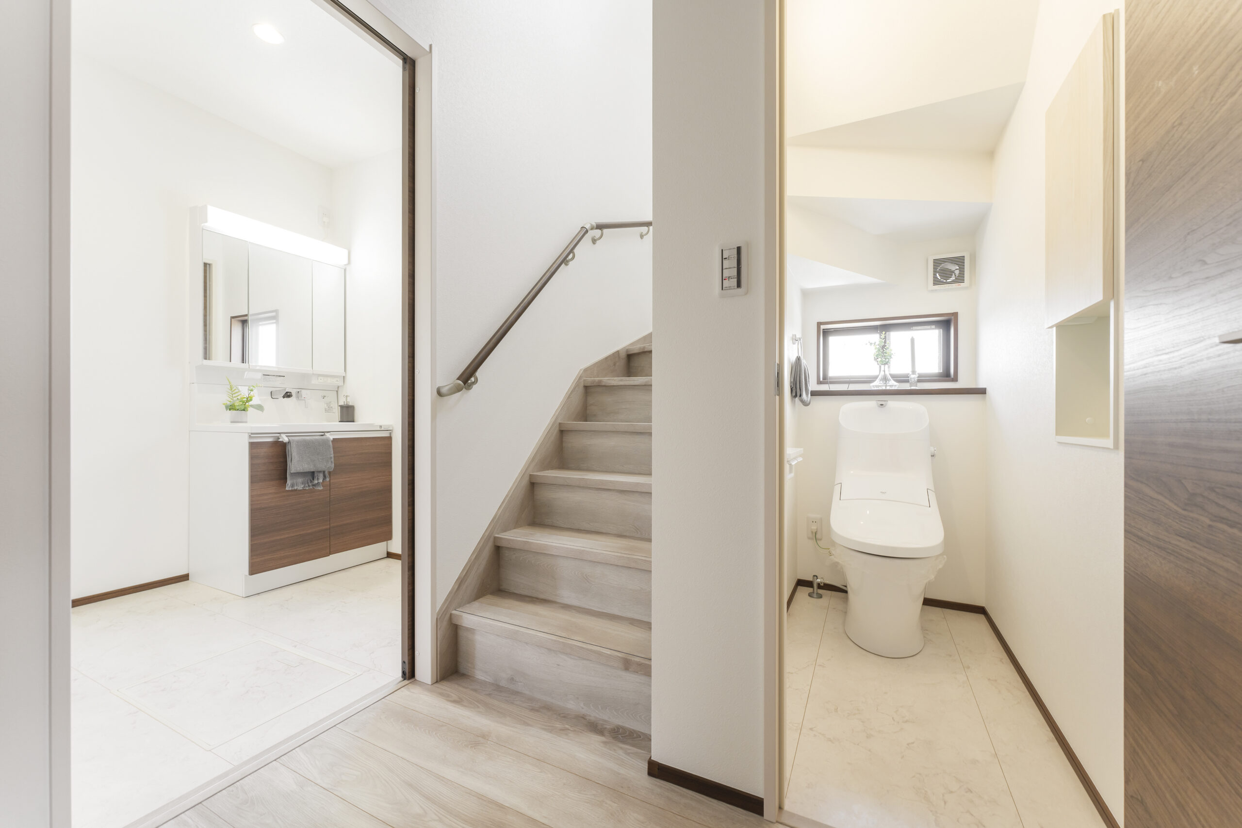 南向きの光に包まれる、心地よい家族のラウンジ。