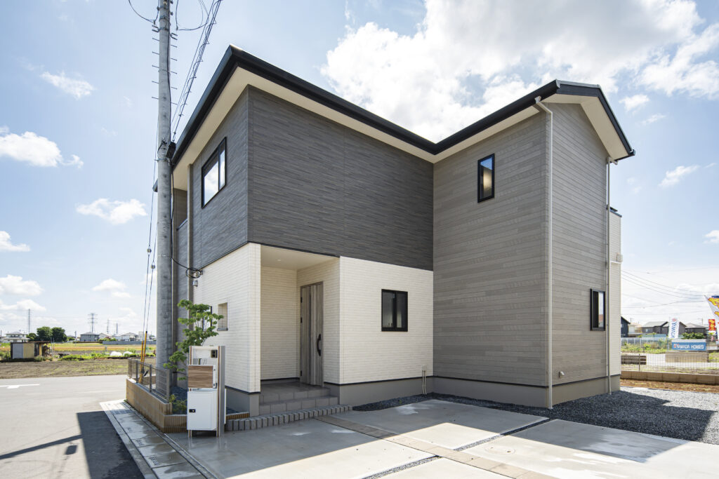 南向きの光に包まれる、心地よい家族のラウンジ。