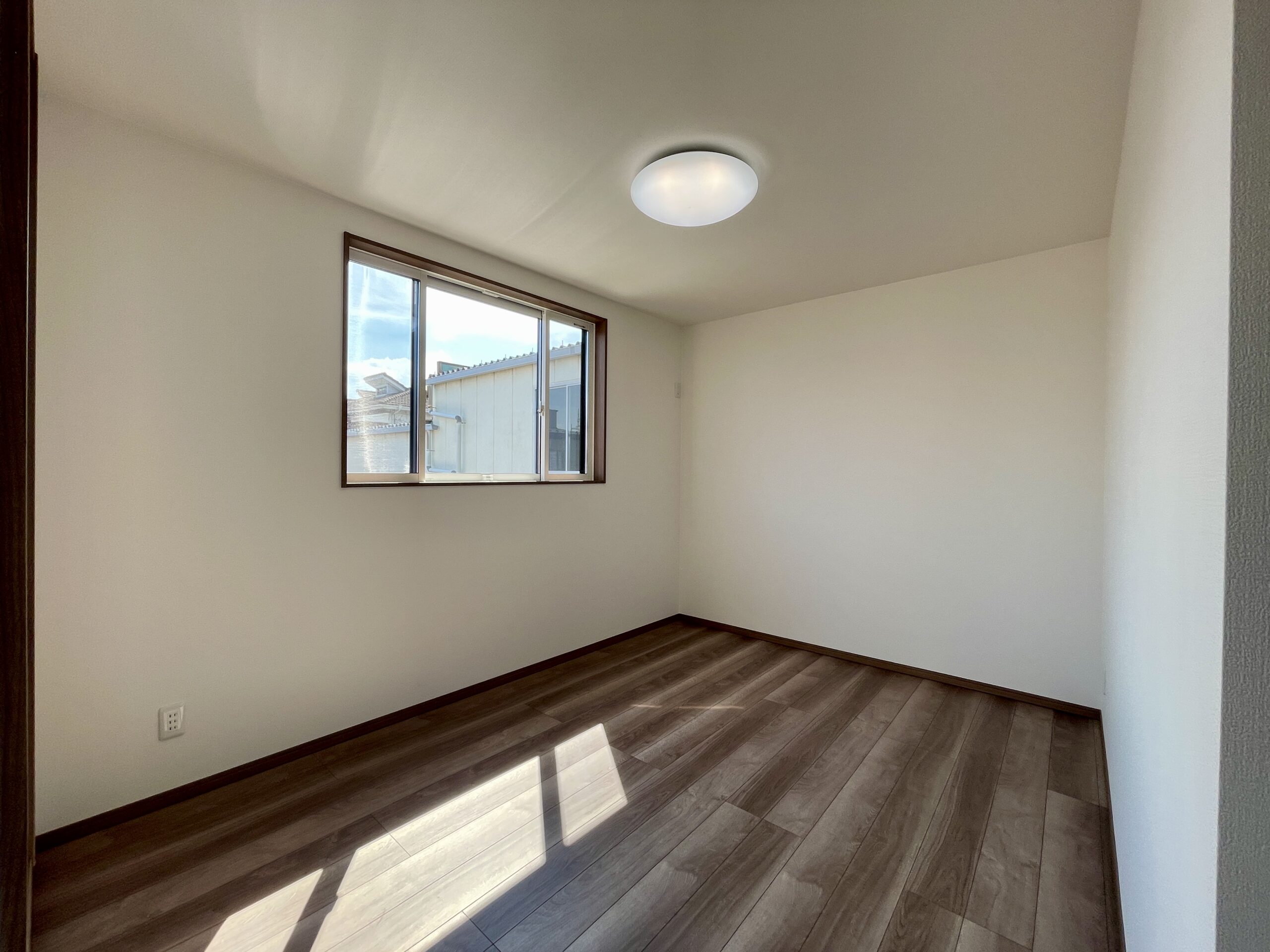 家族の思い出を包み込み、日々を凛と整える家。