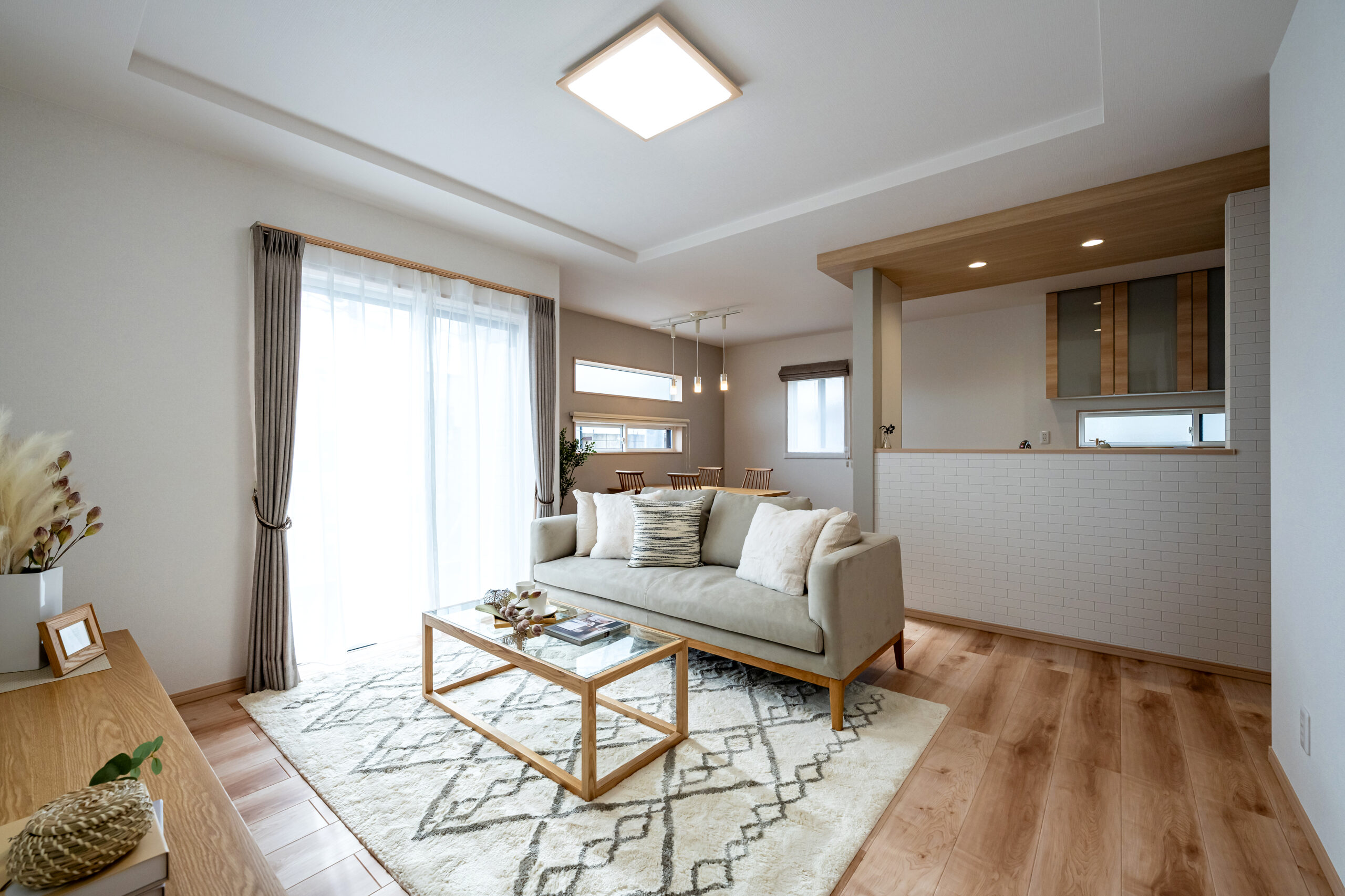 どこへでも軽やかに。巡るクローゼットと、寛ぎの広間。