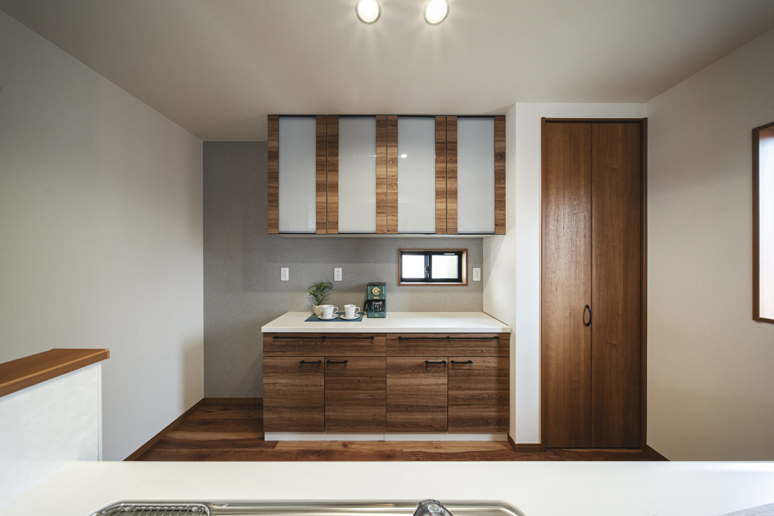 光渡る大空間と、寄り添う収納。家族の今を鮮やかに。