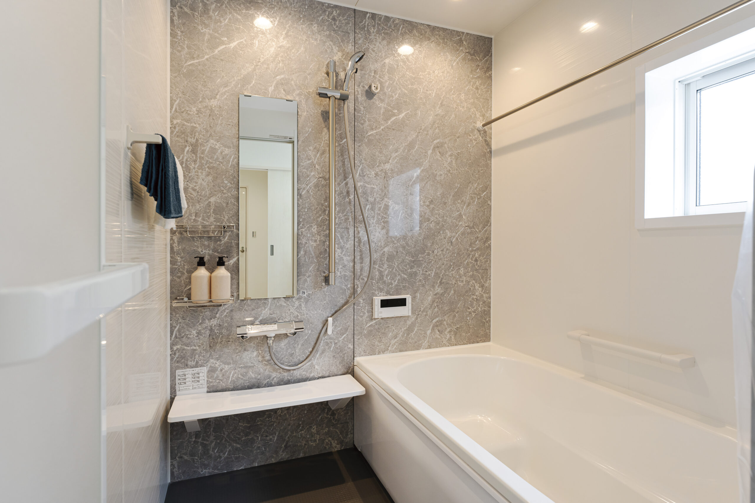 家事の合間に、ひと息つく贅。心潤うカウンターのある暮らし。