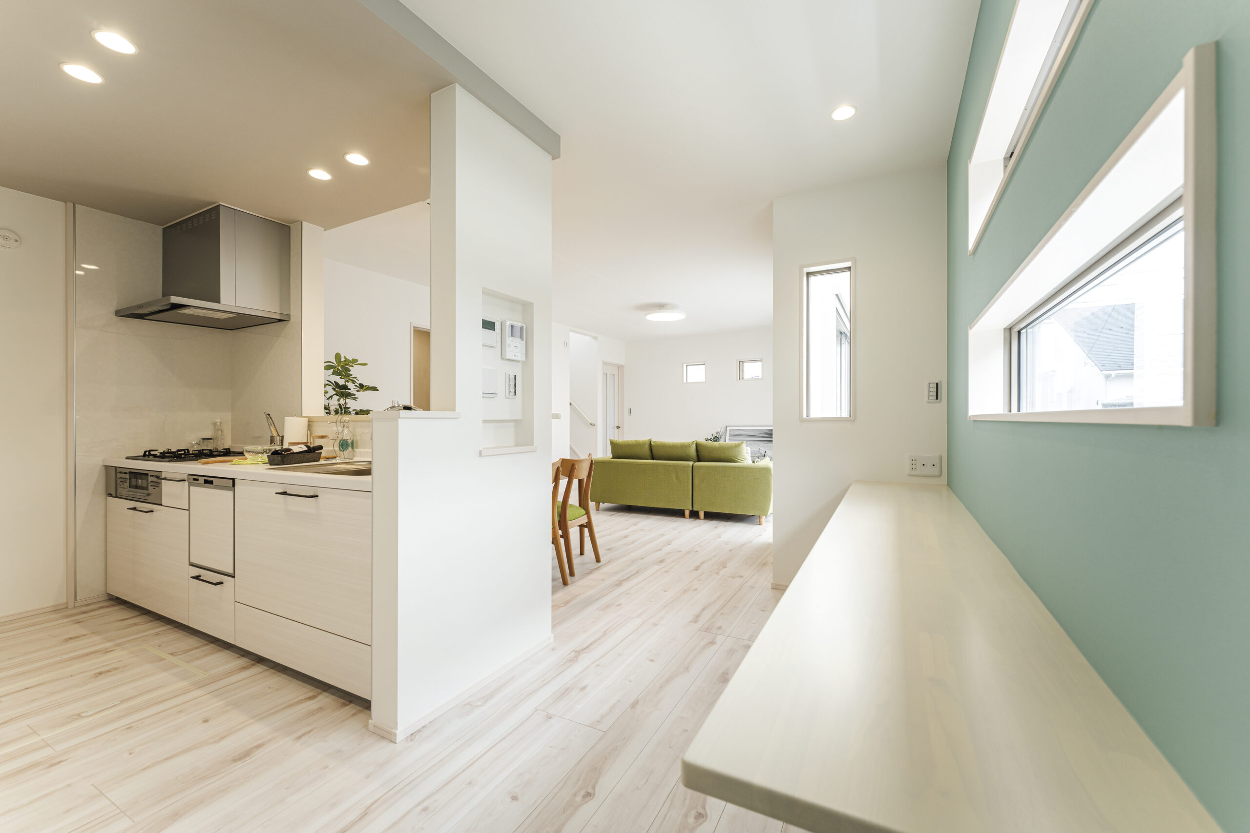 家事の合間に、ひと息つく贅。心潤うカウンターのある暮らし。