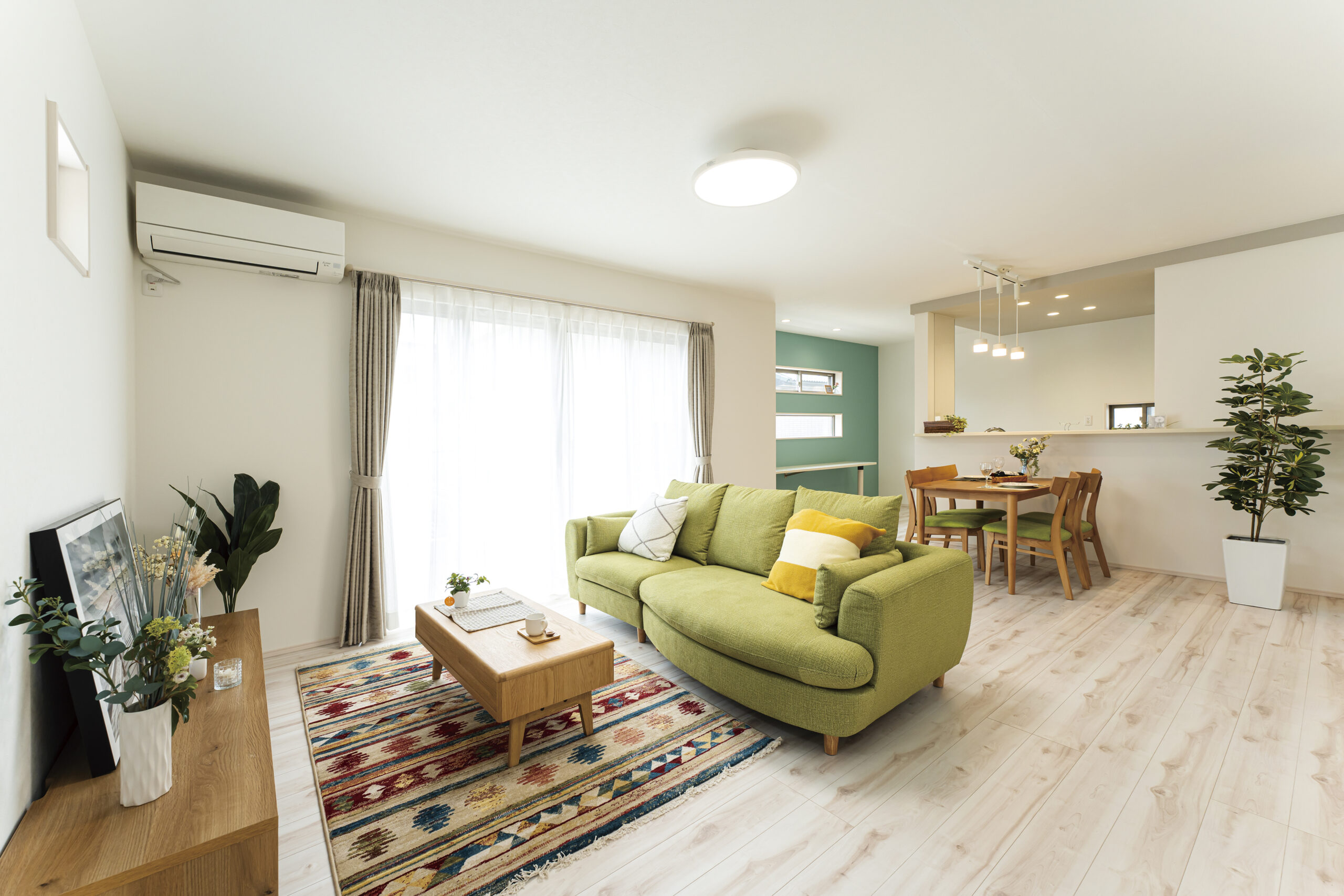 家事の合間に、ひと息つく贅。心潤うカウンターのある暮らし。