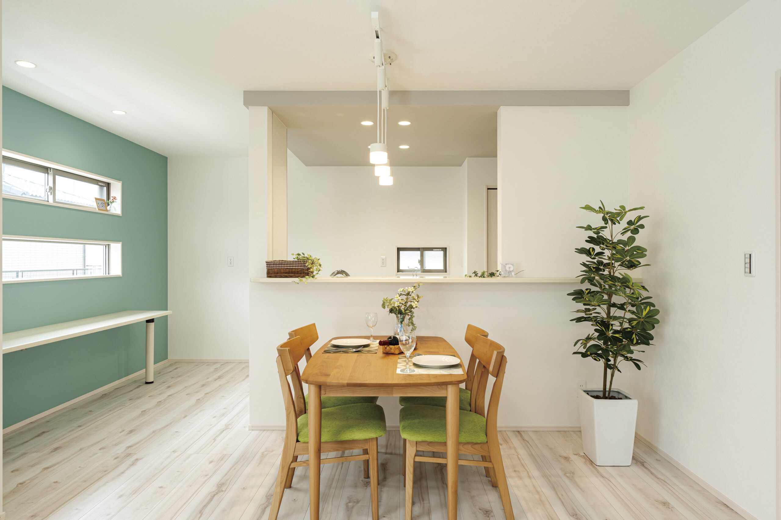 家事の合間に、ひと息つく贅。心潤うカウンターのある暮らし。